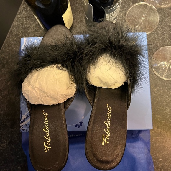 Boa trimmed slide sandal, black - Picture 2 of 8